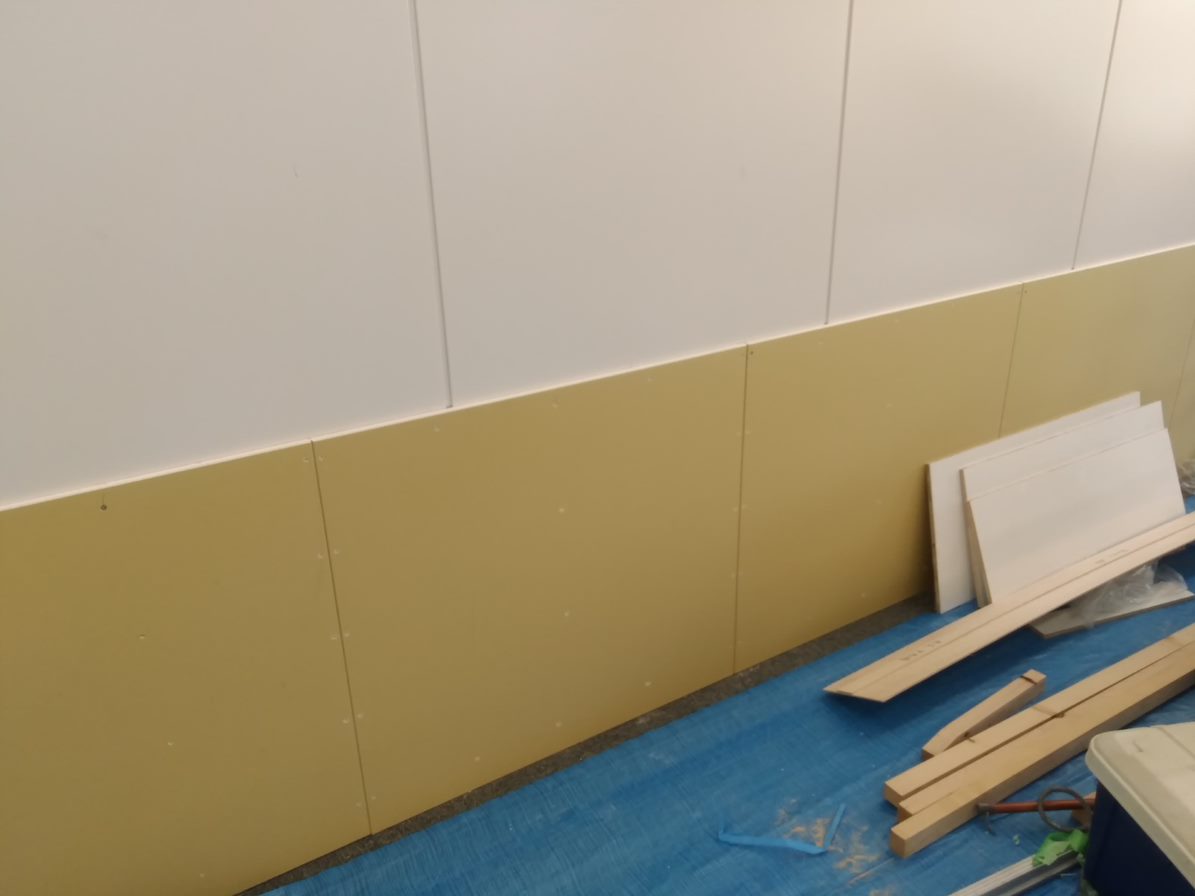 スチールパーテーションに壁クロスを貼る場合は 東京オフィス内装工事 Com
