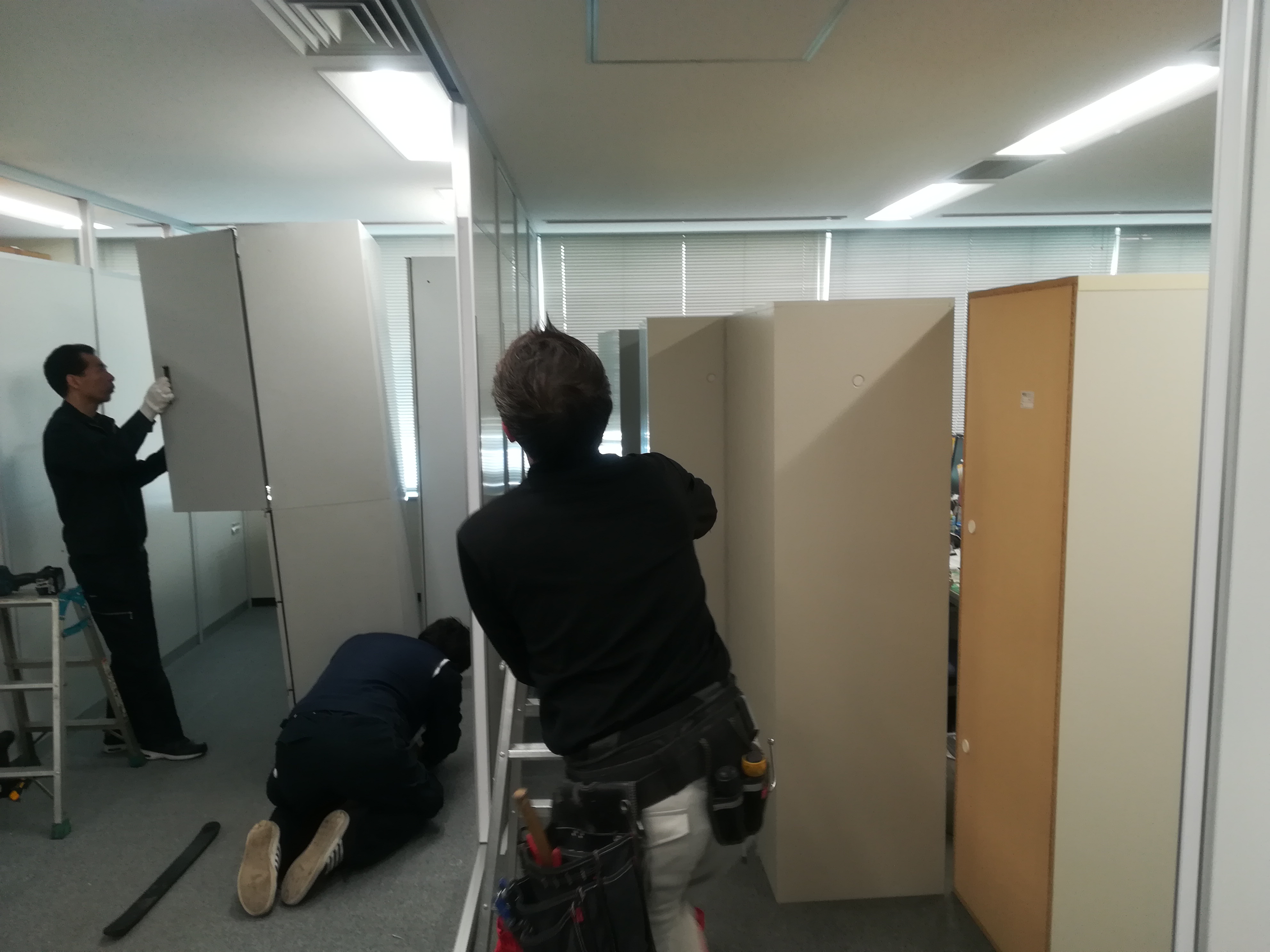 執務スペースが狭いのでパーテーションを撤去してください 東京オフィス内装工事 Com
